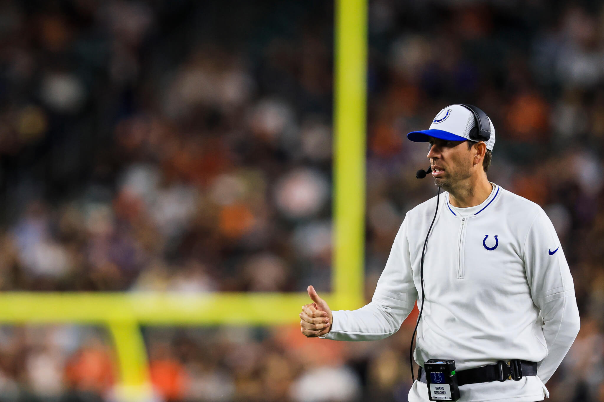 Colts head coach Shane Steichen giving a thumbs-up.