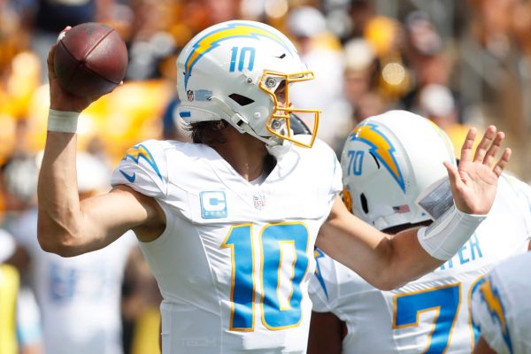 Week 4 Predictions, Picks & Odds for Kansas City Chiefs vs LA Chargers